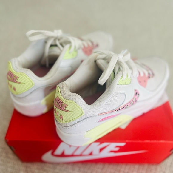 NIKE AIR MAX 90 GS - Picture 5 of 9